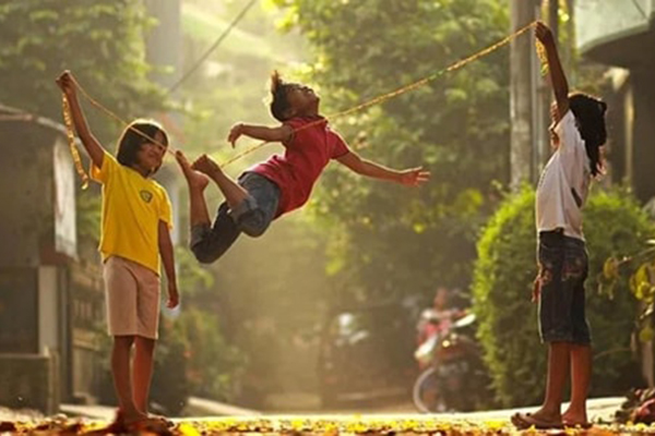 Read more about the article Permainan Tradisional Indonesia yang Tak Kalah Seru Dari Squid Game