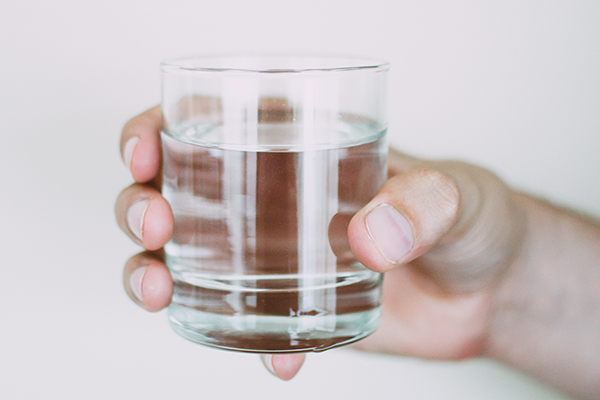 Read more about the article Manfaat Rahasia Mengkonsumsi Air Putih