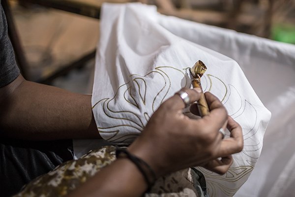 Read more about the article Hiasi Merchandise Kamu dengan Motif Batik Khas Indonesia