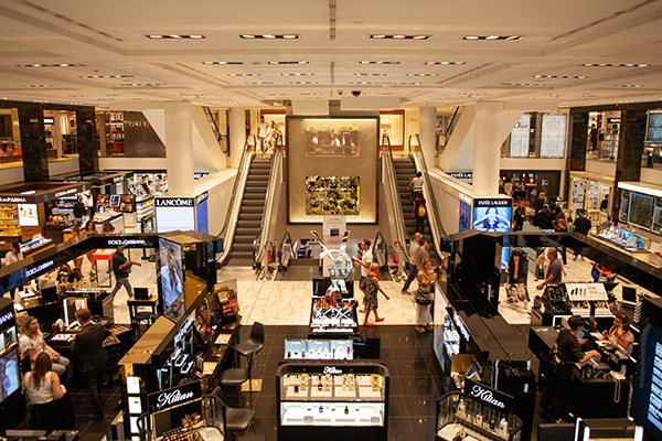 Read more about the article 5 Merchandise Bagi Pengunjung Outlet di Mall