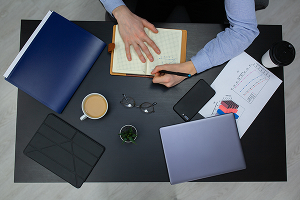 Read more about the article Empat Sifat yang Perlu Dimiliki Pebisnis dan Karyawan