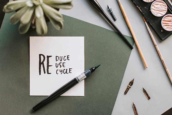 Read more about the article Jangan Buang Kalender Lama Anda! [ 8 Tips Daur Ulang Kalender]