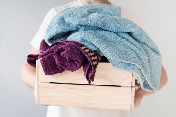 Read more about the article Bagaimana Cara Mencuci Handuk dengan Benar? Simak 7 Tips Ini!