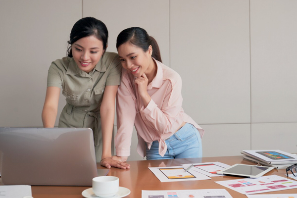 Read more about the article Tren Busana Wanita Karir Terbaru: Apa Saja yang Sedang Populer?