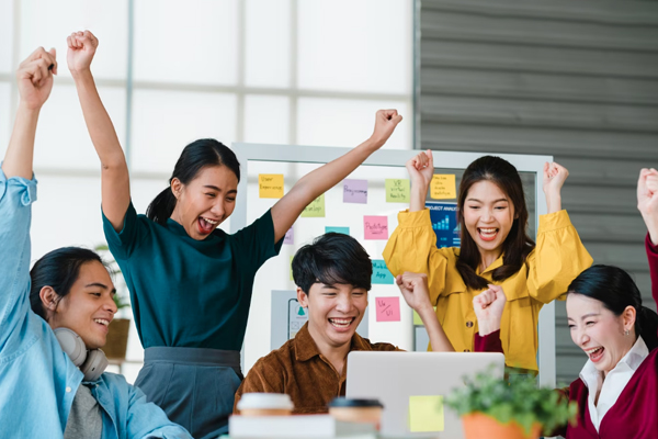 Read more about the article Menjadi Produktif di Akhir Tahun: Manfaatkan Souvenir Promosi sebagai Media Marketing Anda