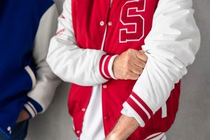 jaket atau kaus