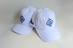 topi berlogo