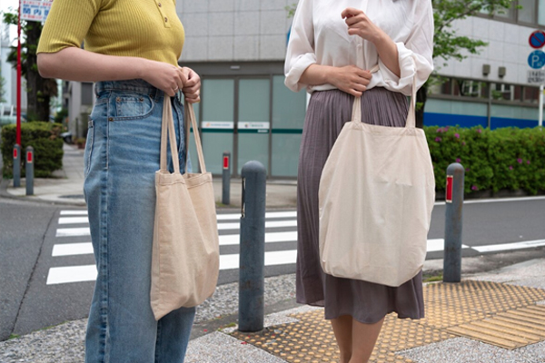 Read more about the article Tas Jinjing Custom : Strategi Branding Murah yang Dipakai Berulang Kali