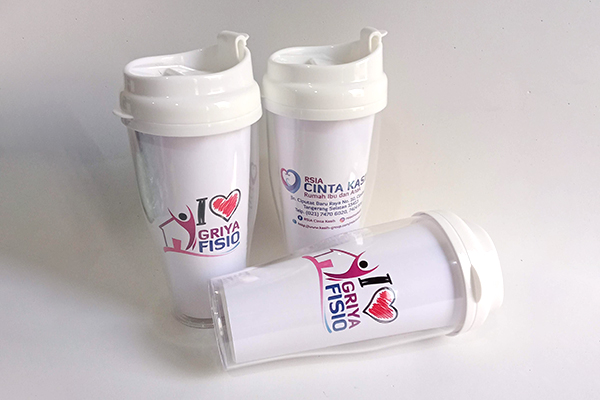 souvenir botol minum. 