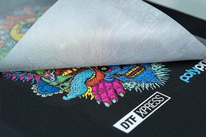 mencetak desain t-shirt