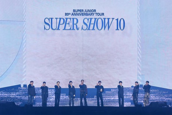 Read more about the article Belajar dari Super Junior : Strategi Merchandise yang Bikin Fans Loyal Selama 20 Tahun