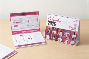 Contoh kalender meja custom untuk kebutuhan branding perusahaan.